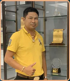 ผู้บริหารศูนย์ ทักษิณ พูลโชคทวี